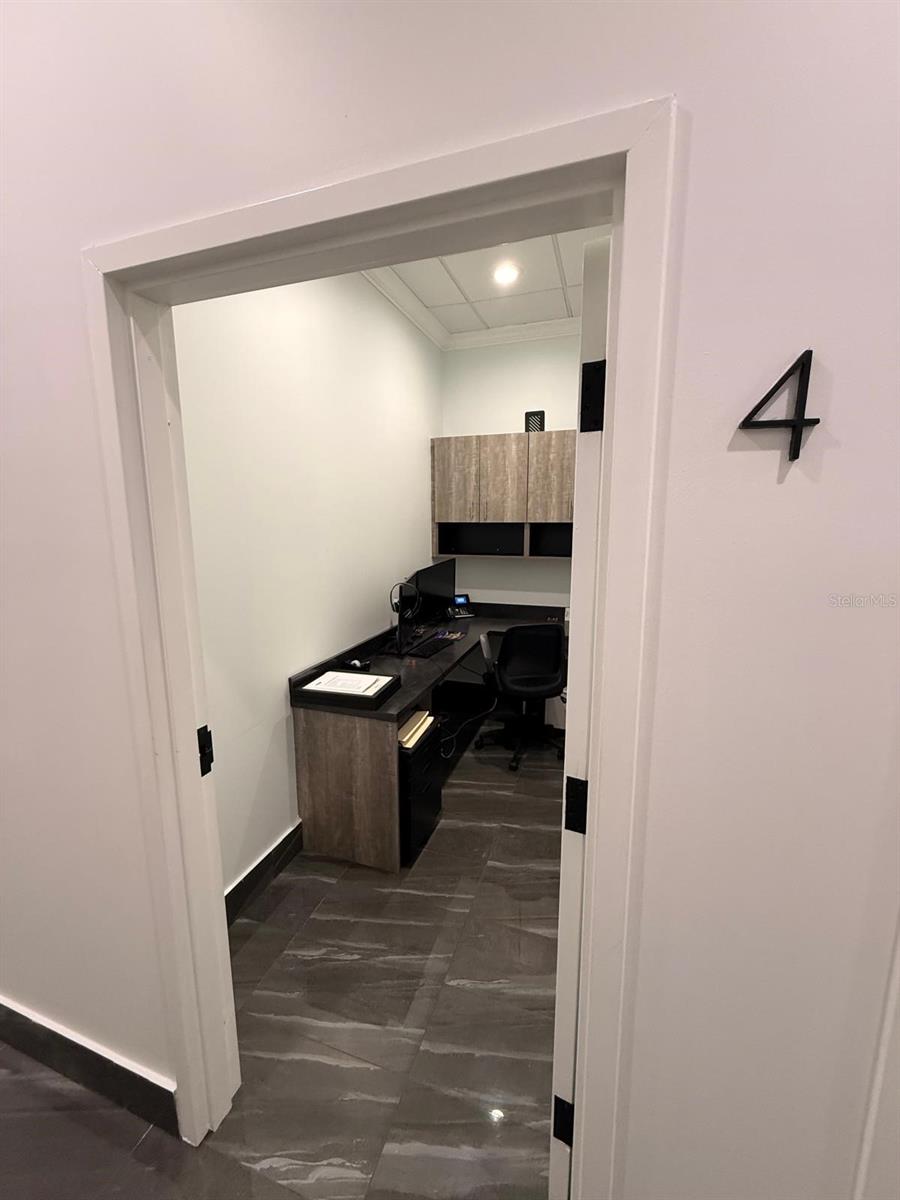 Image 2 of 8 For 7901 Kingspointe Parkway 19 # Offic