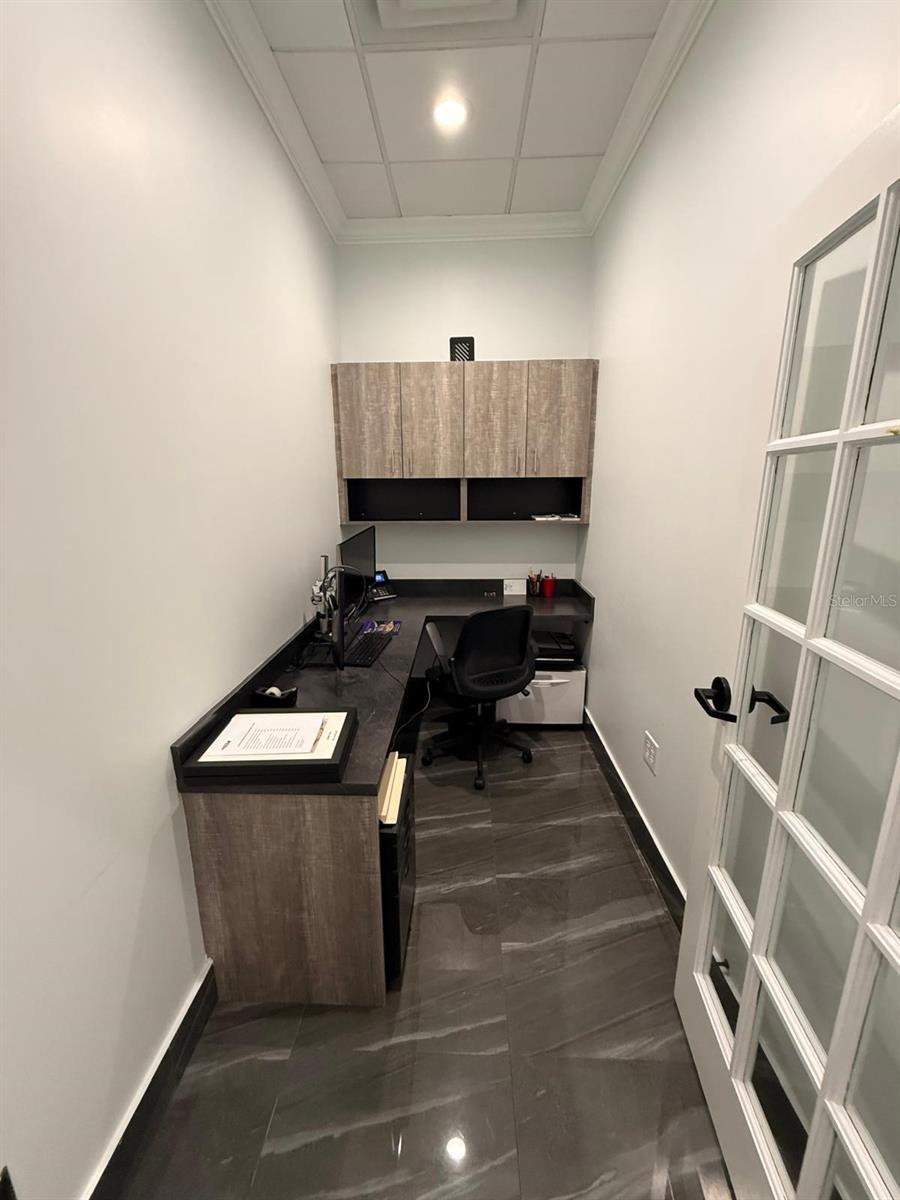 Image 3 of 8 For 7901 Kingspointe Parkway 19 # Offic