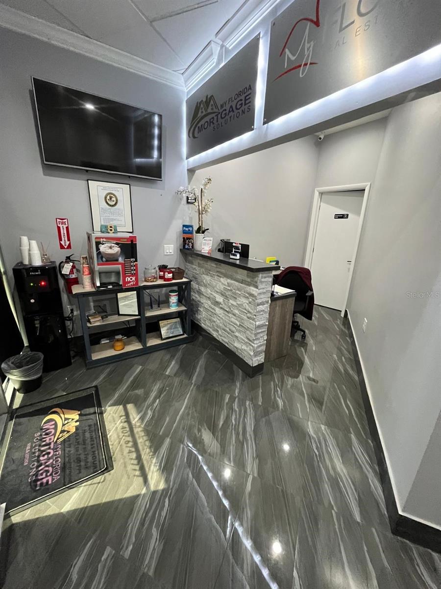 Image 7 of 8 For 7901 Kingspointe Parkway 19 # Offic