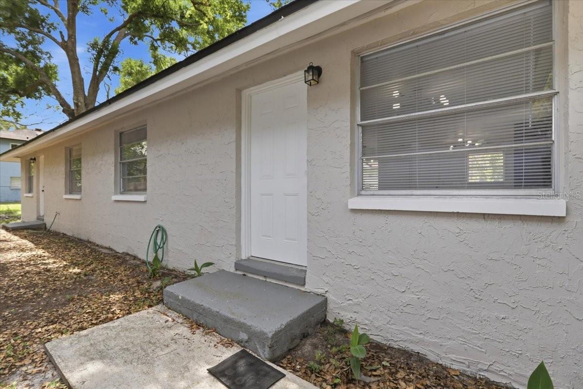 Listing photo id 17 for 1723 Idell Street