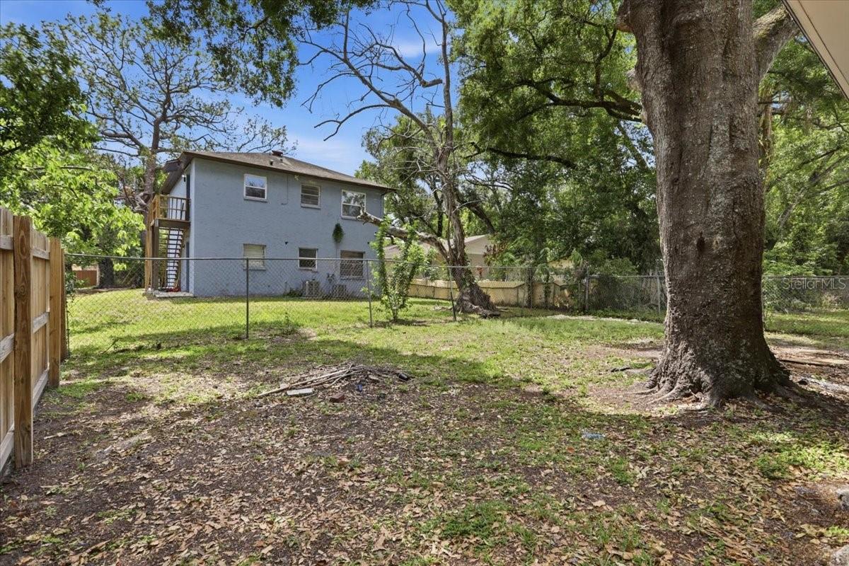 Listing photo id 18 for 1723 Idell Street