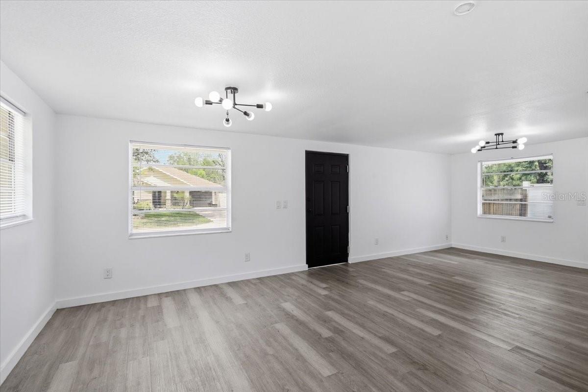 Listing photo id 22 for 1723 Idell Street