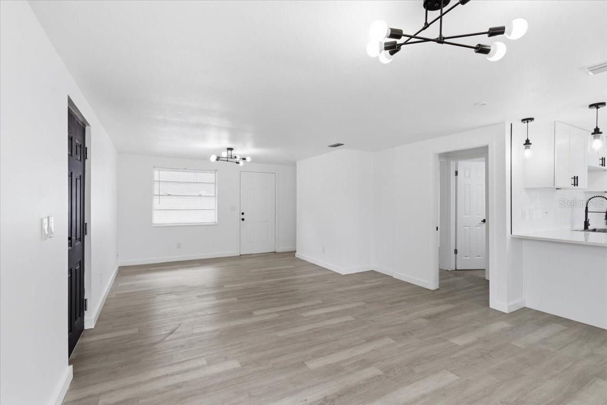 Listing photo id 23 for 1723 Idell Street