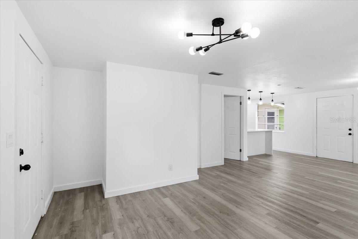 Listing photo id 24 for 1723 Idell Street