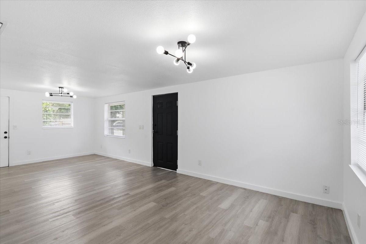 Listing photo id 25 for 1723 Idell Street