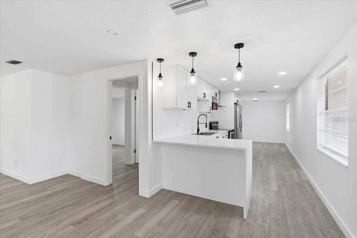 Listing photo id 26 for 1723 Idell Street