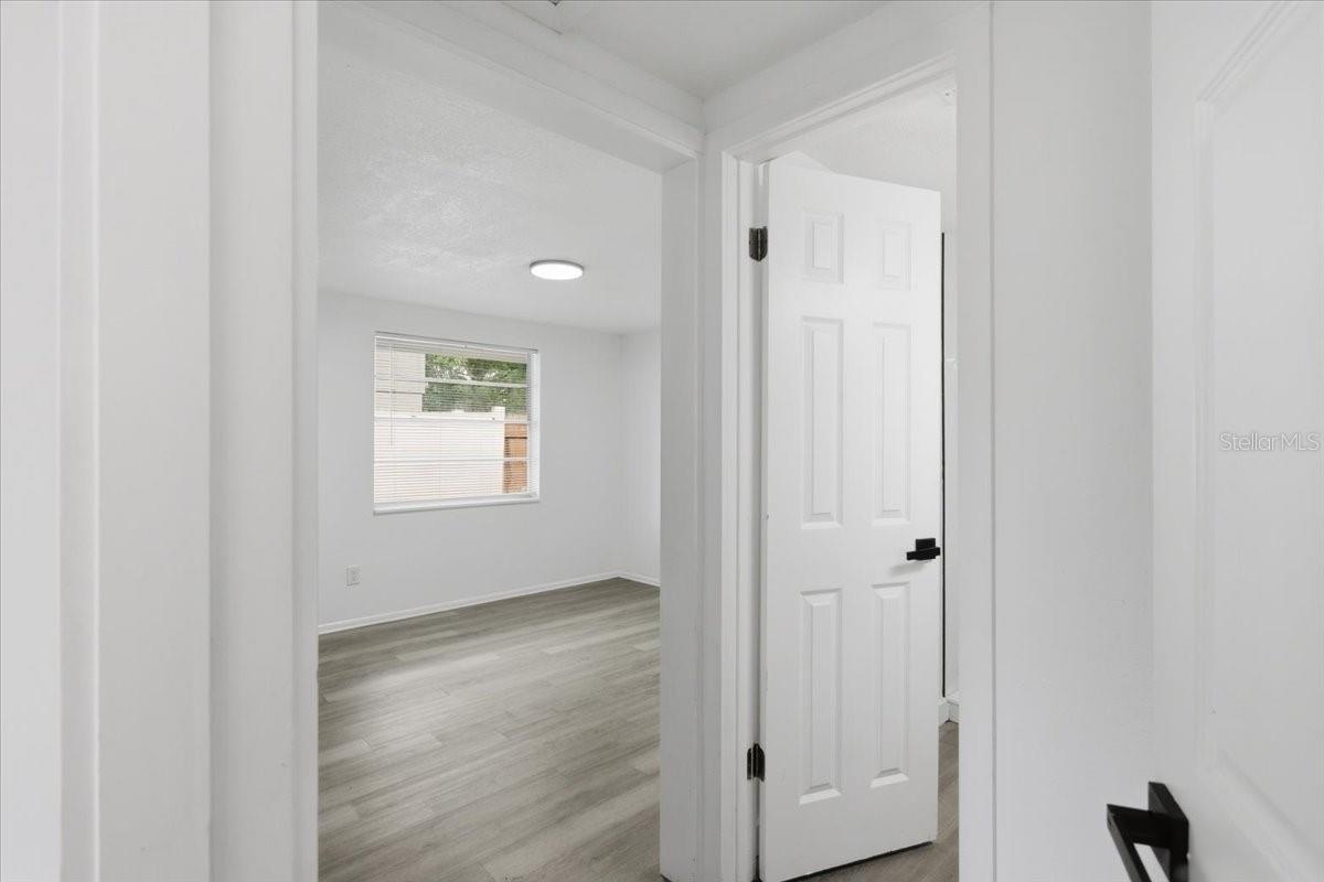 Listing photo id 27 for 1723 Idell Street