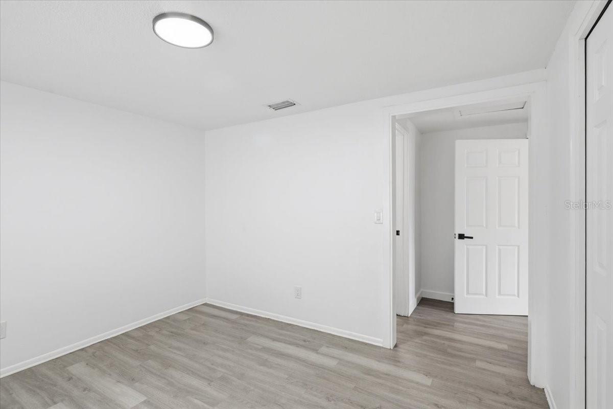 Listing photo id 29 for 1723 Idell Street