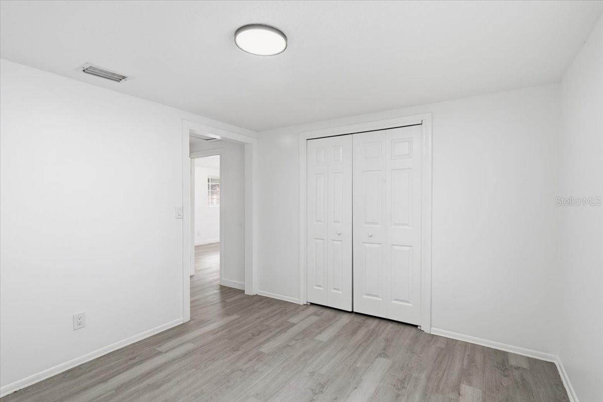 Listing photo id 30 for 1723 Idell Street