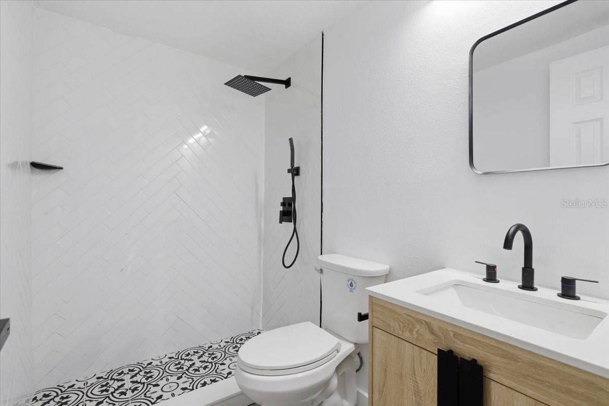 Listing photo id 32 for 1723 Idell Street