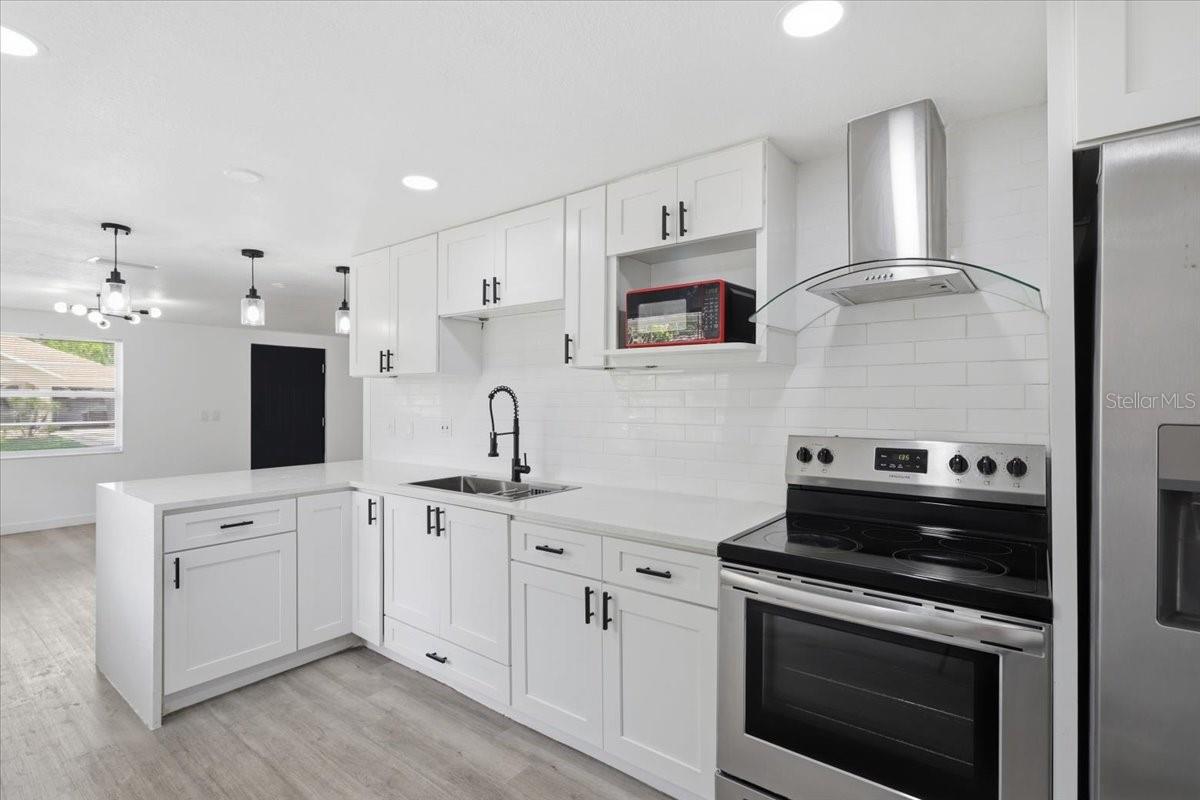 Listing photo id 36 for 1723 Idell Street