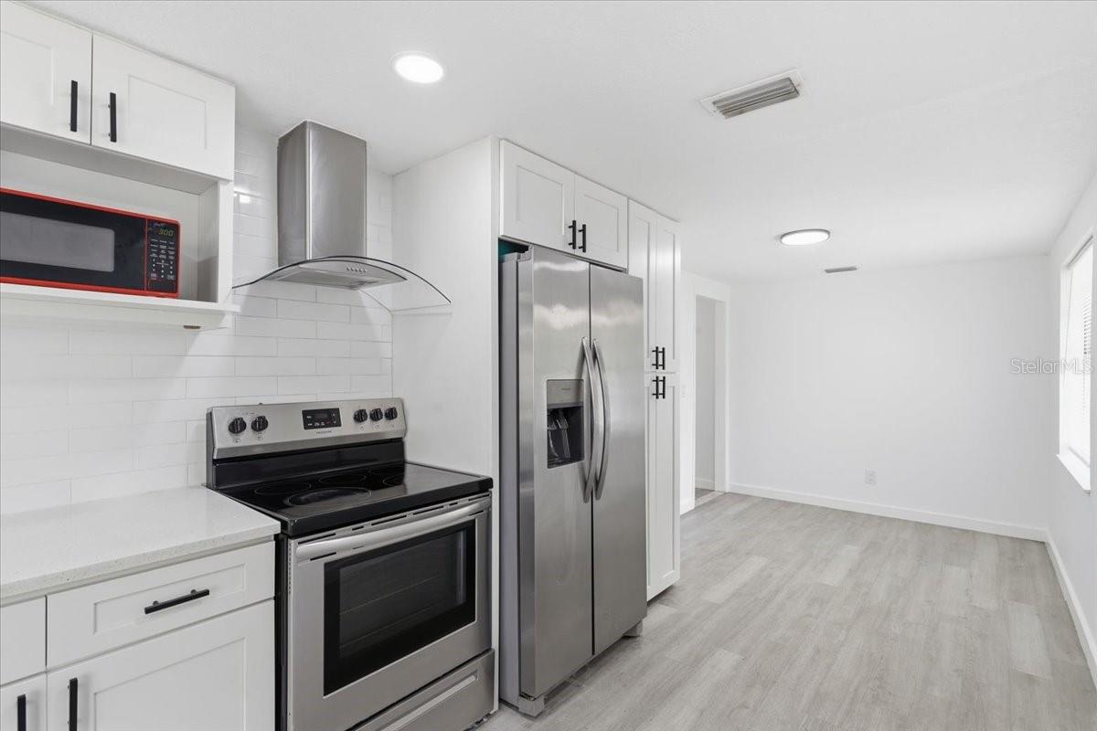 Listing photo id 37 for 1723 Idell Street