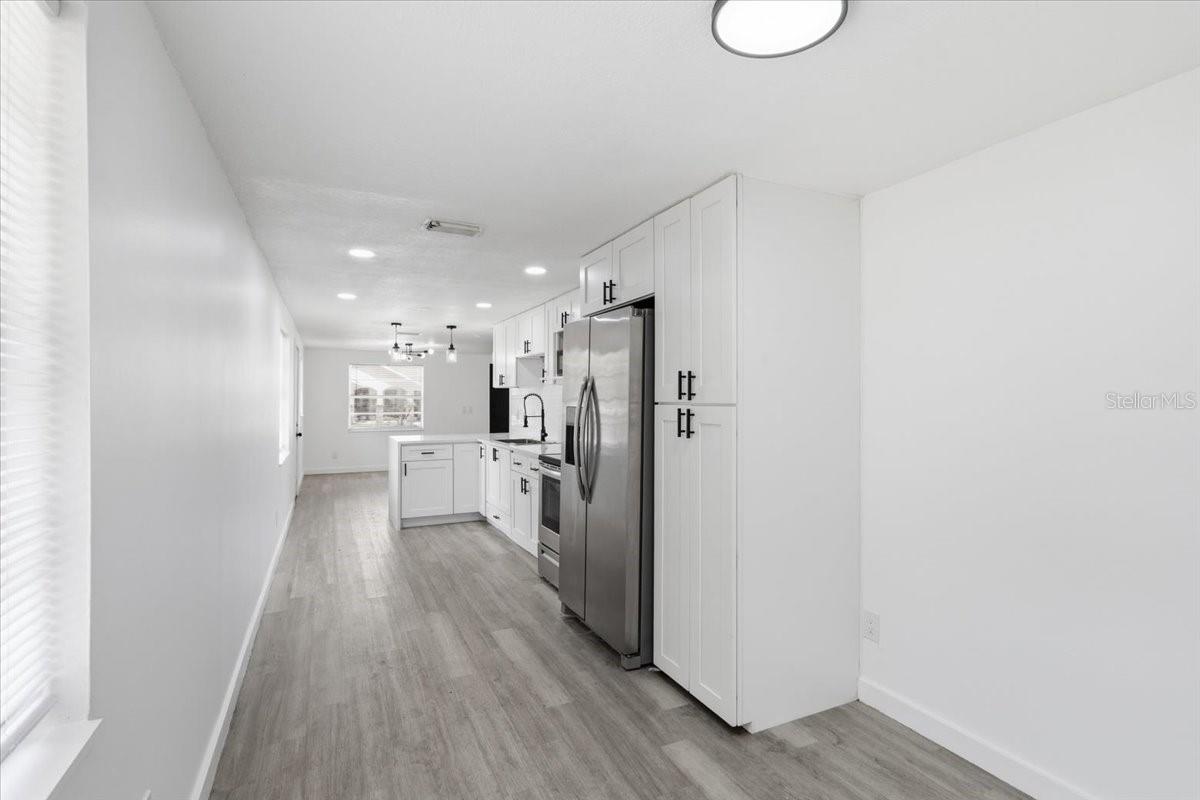 Listing photo id 38 for 1723 Idell Street