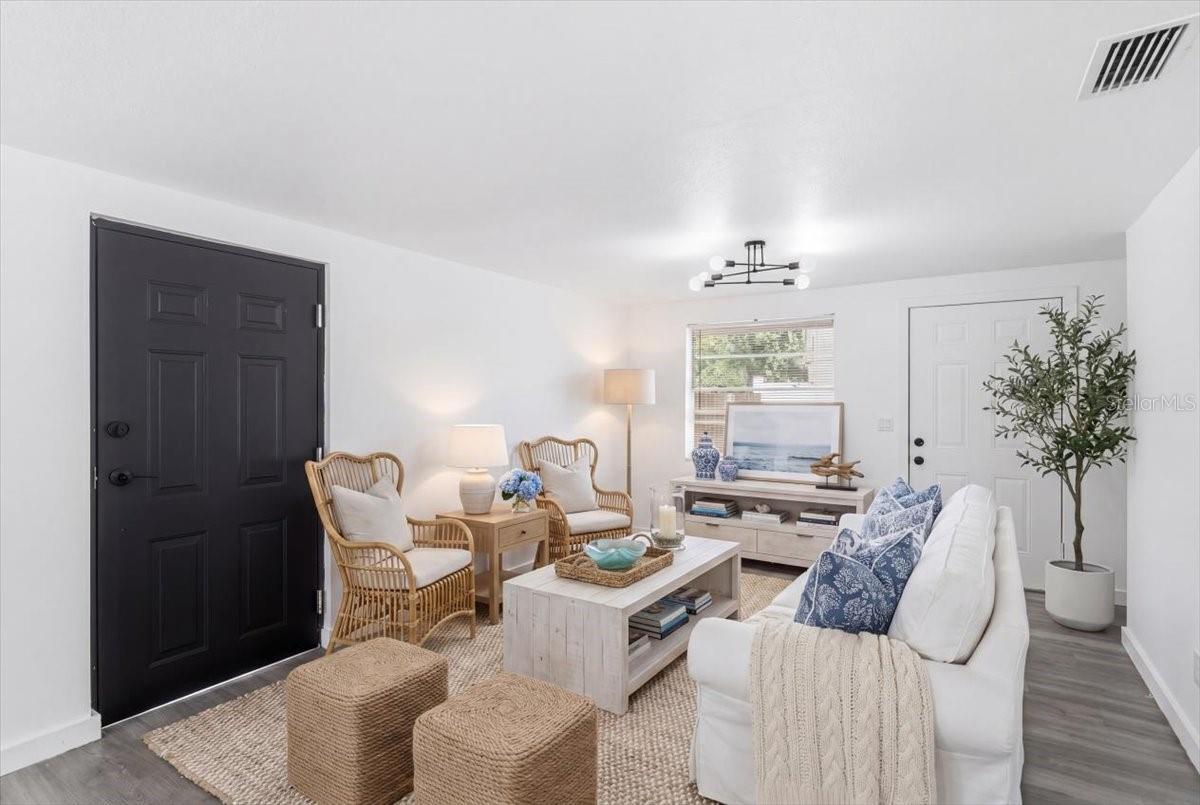 Listing photo id 42 for 1723 Idell Street