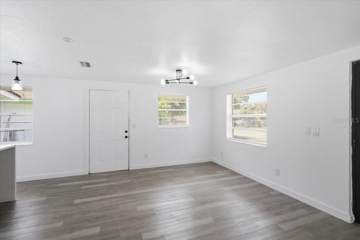 Listing photo id 43 for 1723 Idell Street