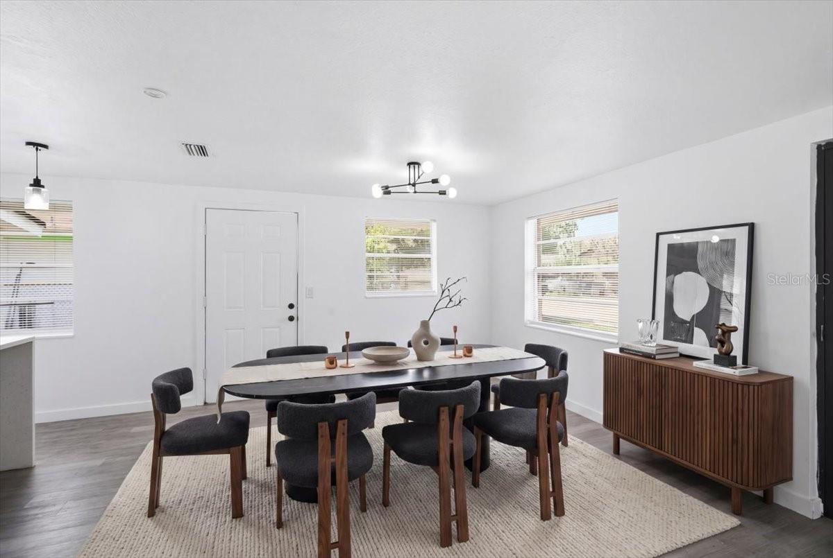 Listing photo id 44 for 1723 Idell Street