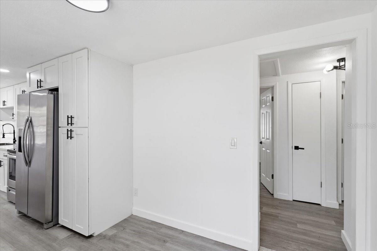 Listing photo id 45 for 1723 Idell Street