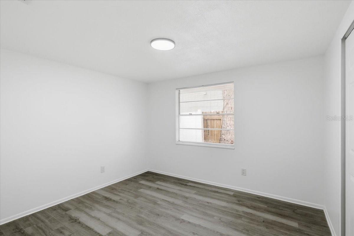 Listing photo id 46 for 1723 Idell Street