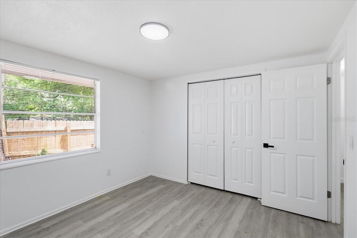 Listing photo id 48 for 1723 Idell Street