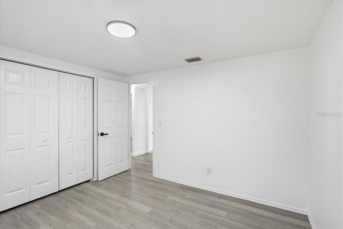 Listing photo id 49 for 1723 Idell Street