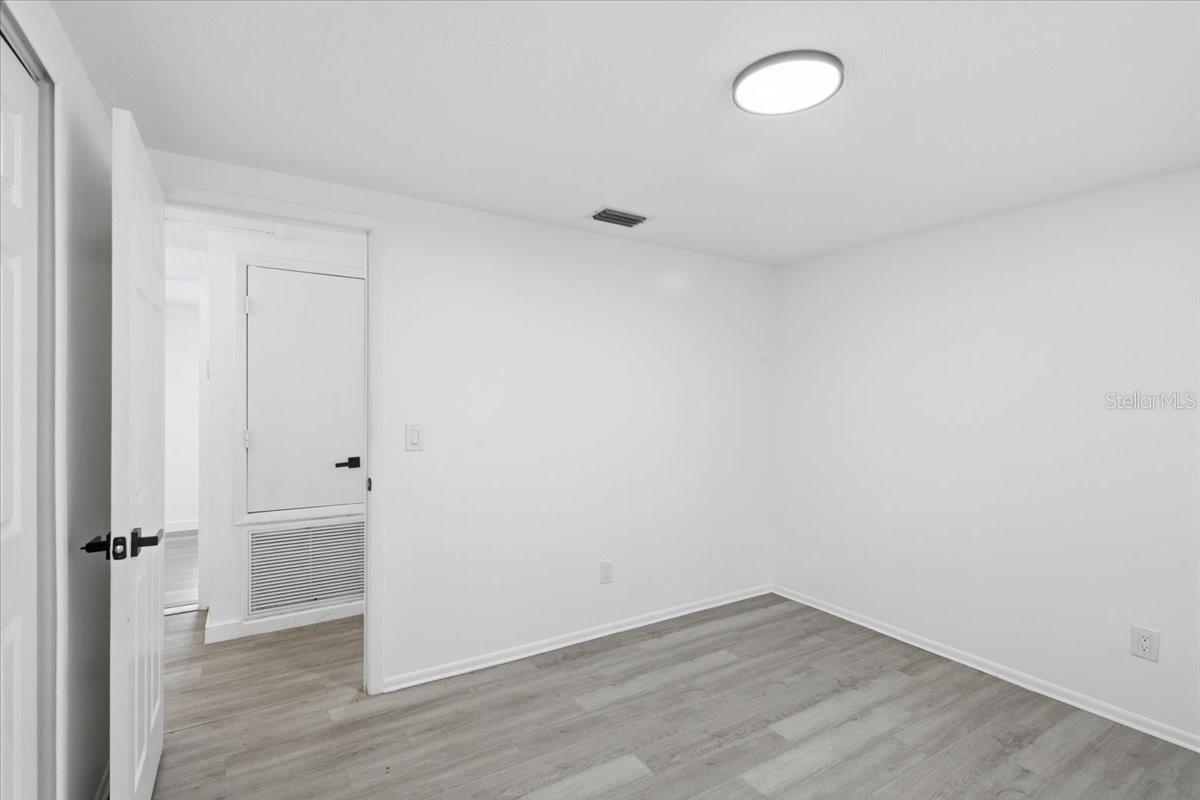 Listing photo id 50 for 1723 Idell Street