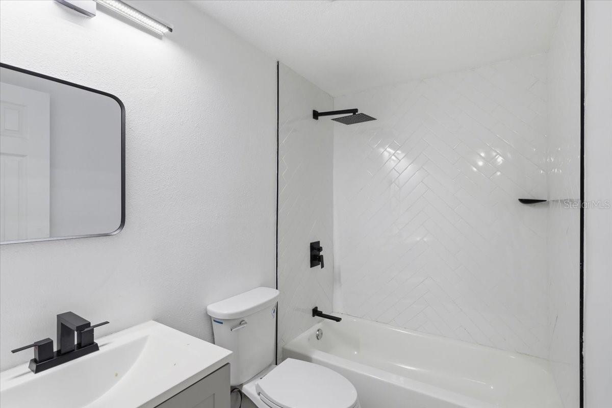 Listing photo id 53 for 1723 Idell Street