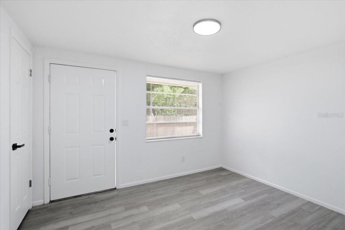 Listing photo id 55 for 1723 Idell Street