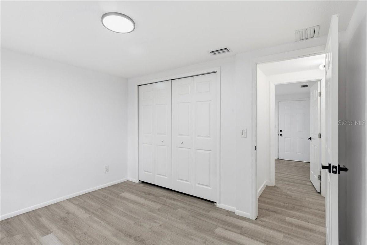 Listing photo id 56 for 1723 Idell Street