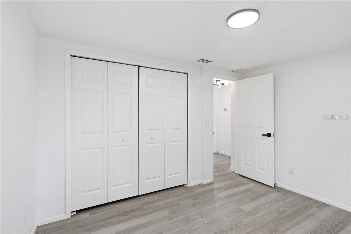 Listing photo id 57 for 1723 Idell Street