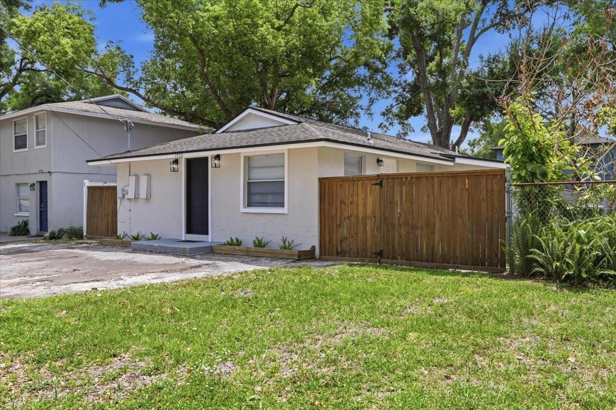 Listing photo id 4 for 1723 Idell Street