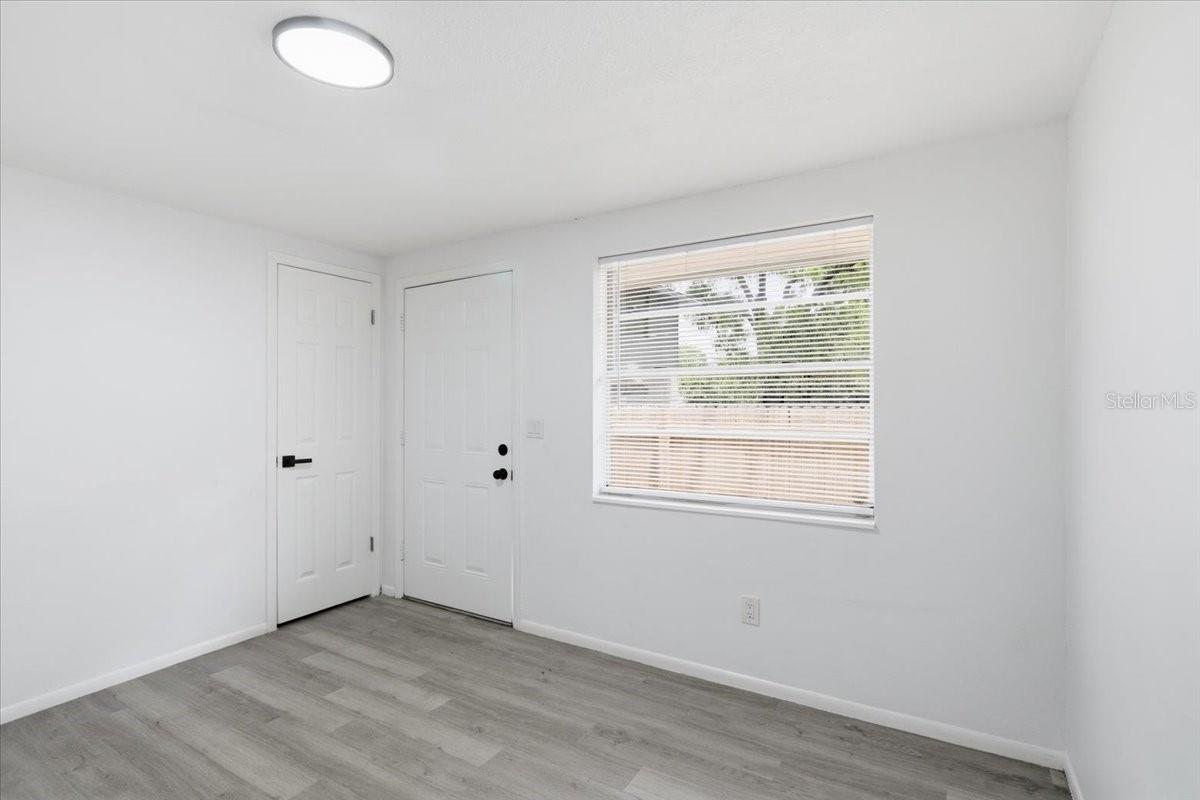 Listing photo id 58 for 1723 Idell Street