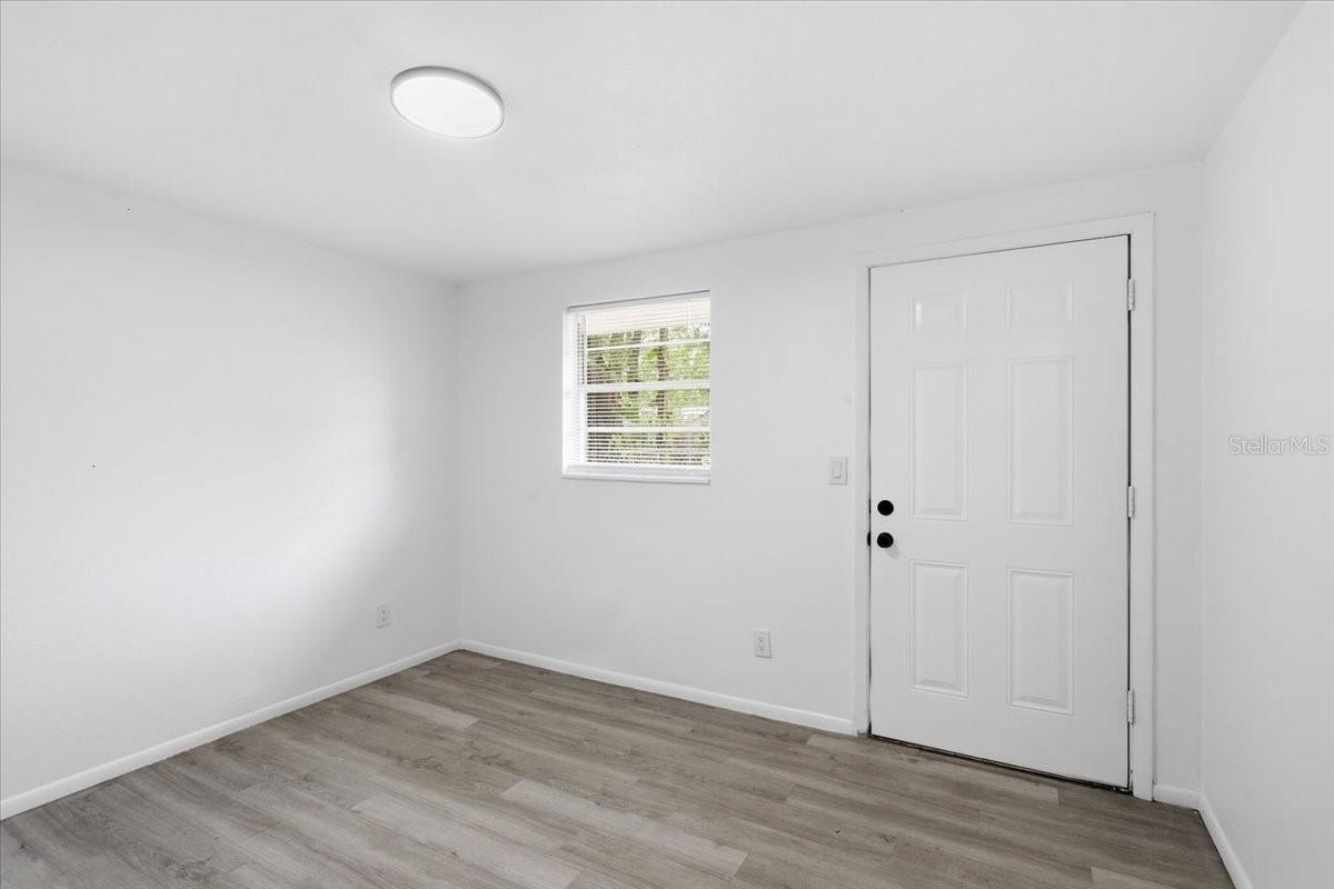 Listing photo id 60 for 1723 Idell Street