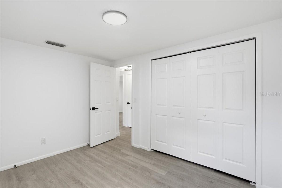 Listing photo id 62 for 1723 Idell Street