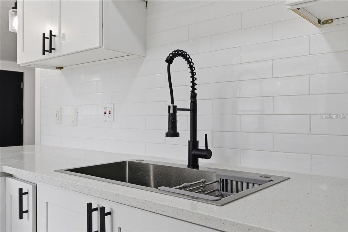 Listing photo id 66 for 1723 Idell Street