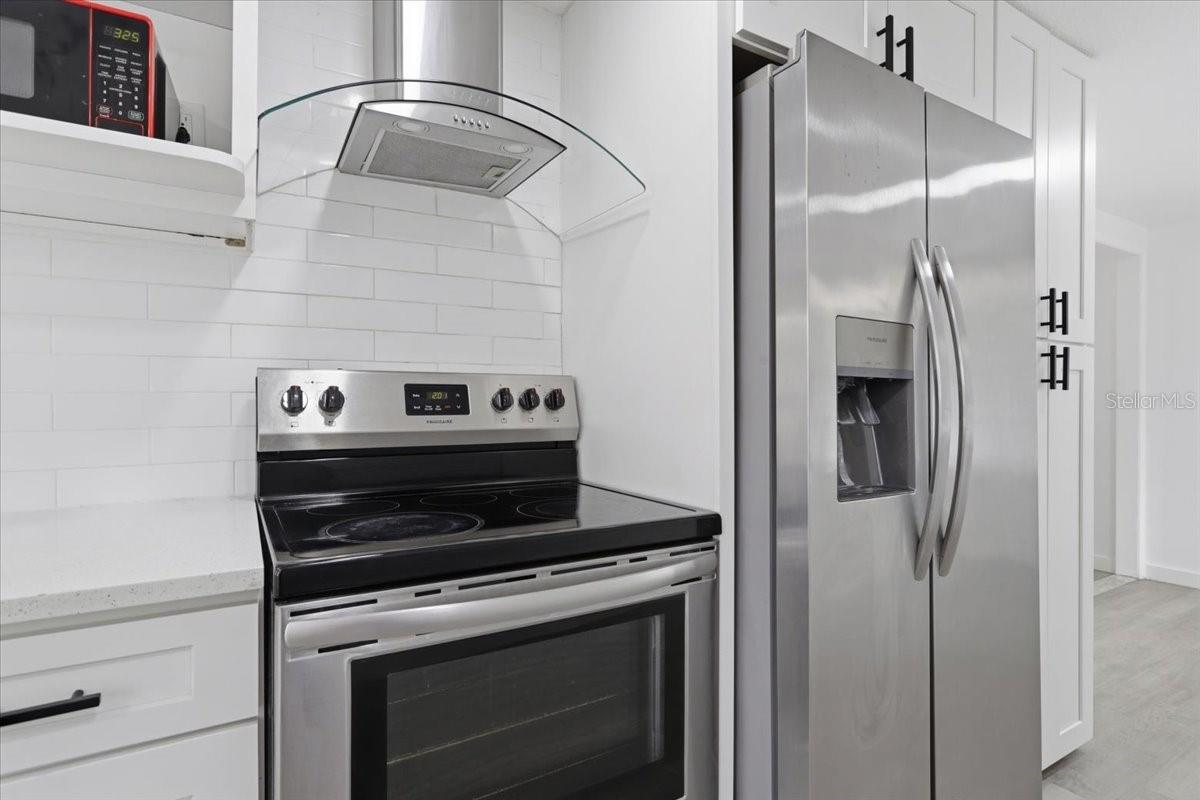 Listing photo id 67 for 1723 Idell Street