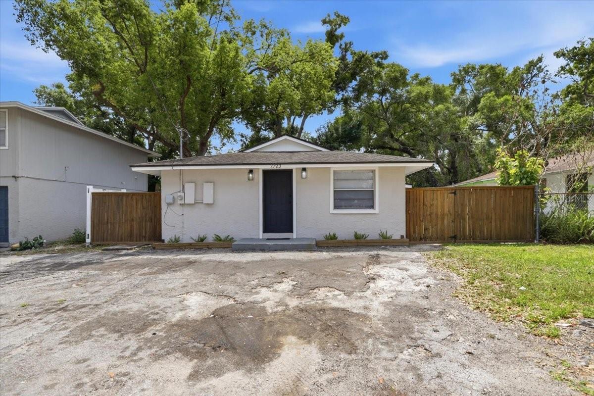 Listing photo id 5 for 1723 Idell Street