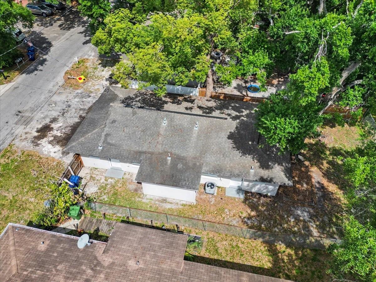 Listing photo id 6 for 1723 Idell Street