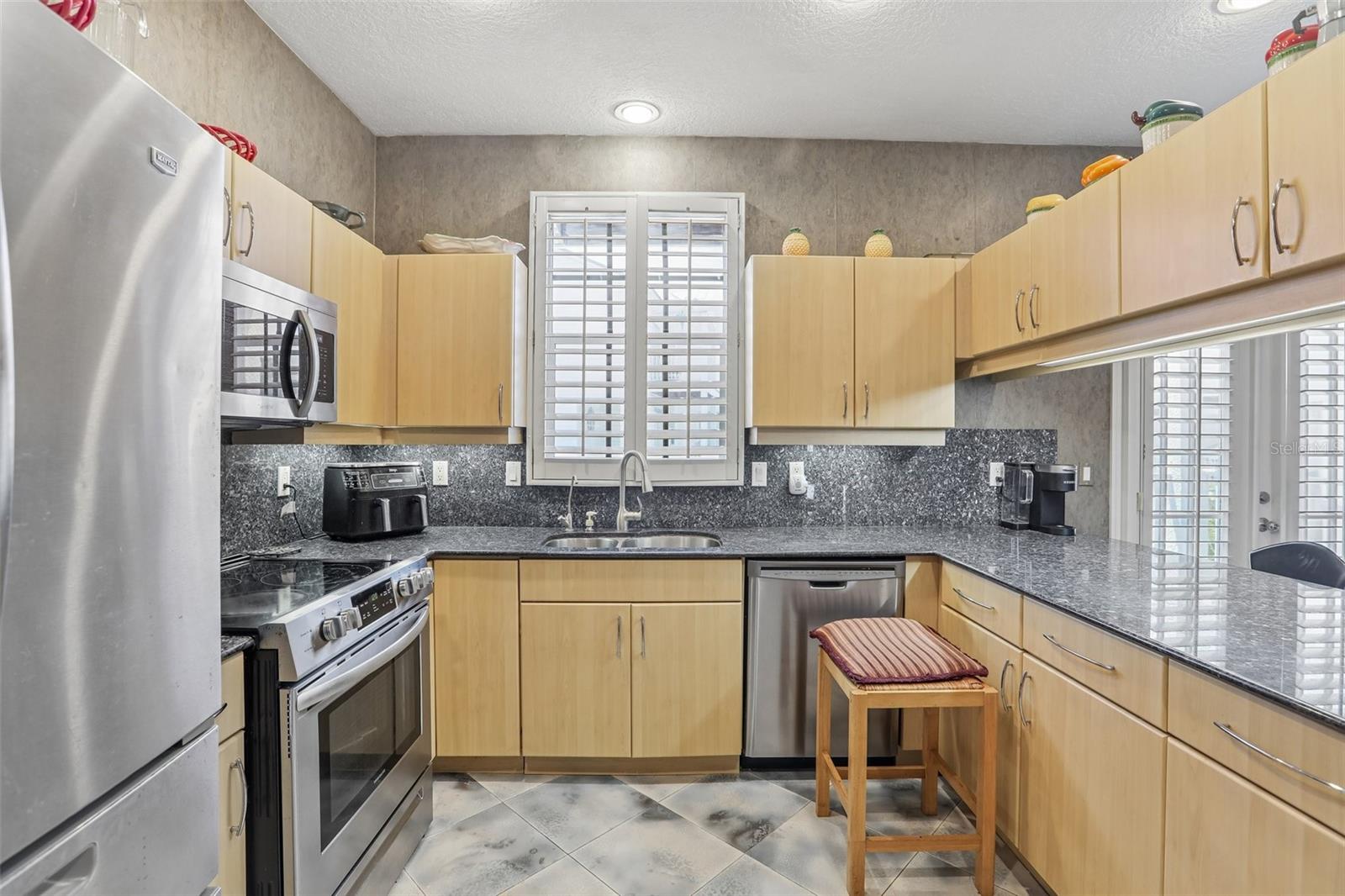 Image 13 of 47 For 113 Yacht Club Circle