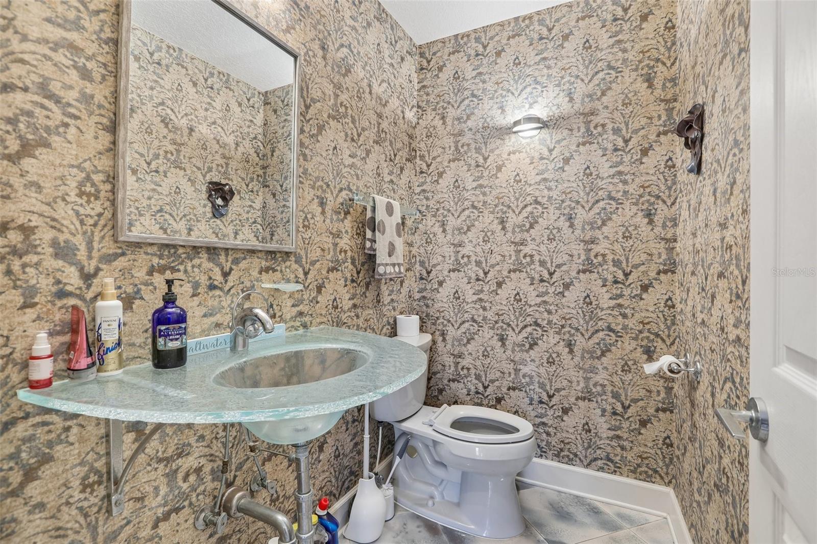 Image 16 of 47 For 113 Yacht Club Circle