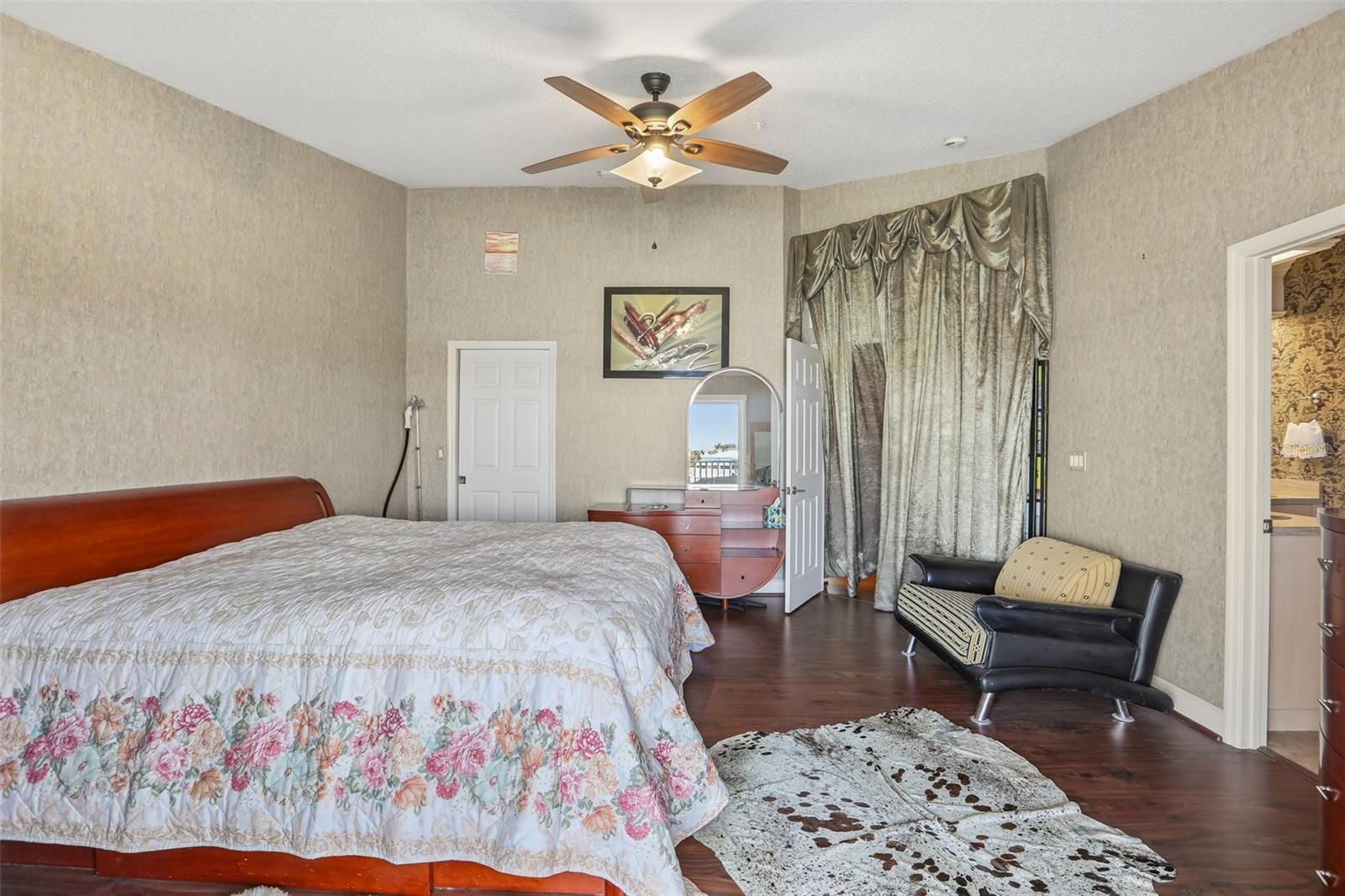 Image 25 of 47 For 113 Yacht Club Circle