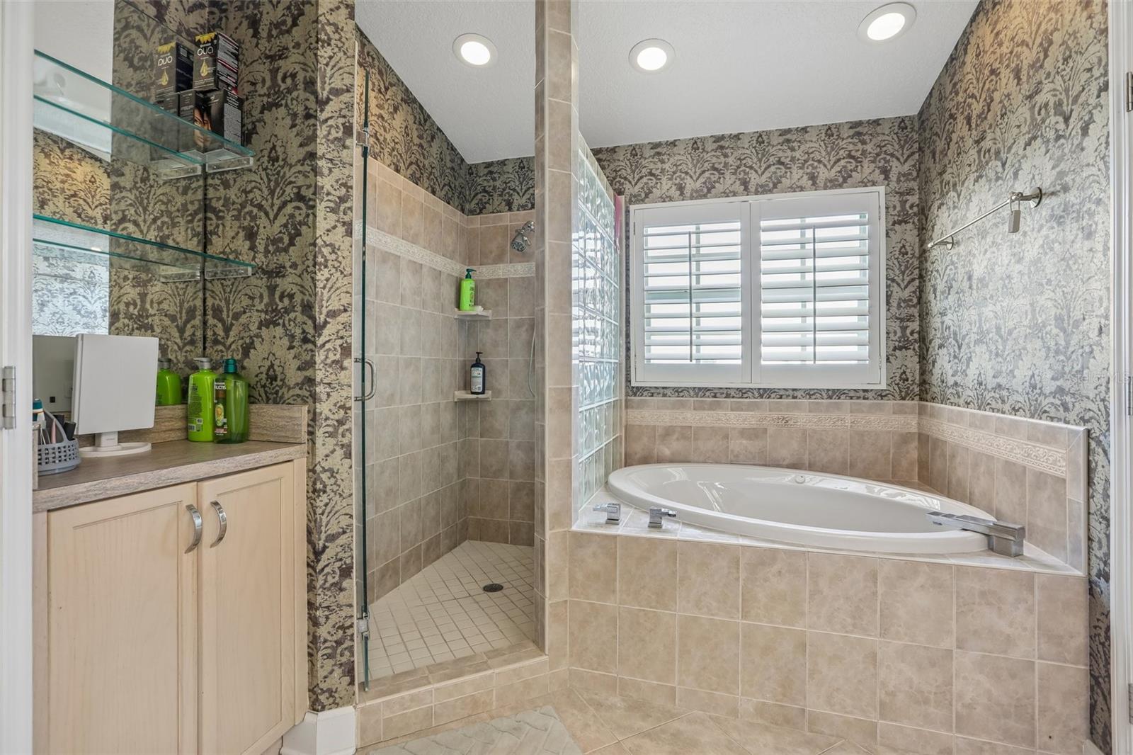 Image 28 of 47 For 113 Yacht Club Circle