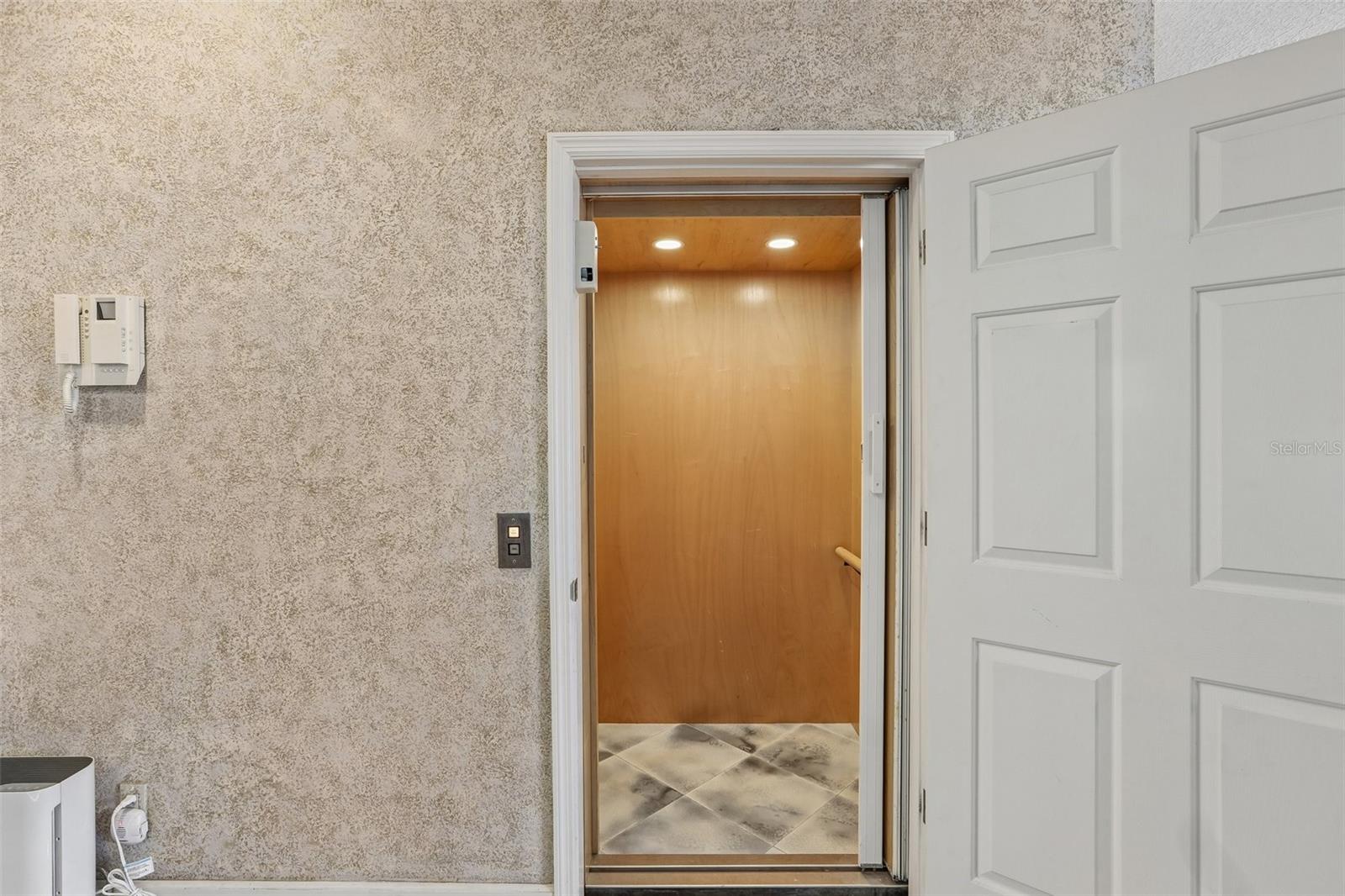 Image 5 of 47 For 113 Yacht Club Circle