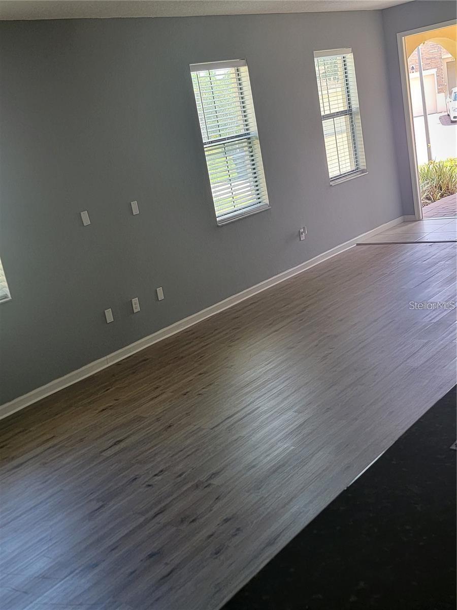 Image 9 of 14 For 1924 Portofino Meadows Boulevard