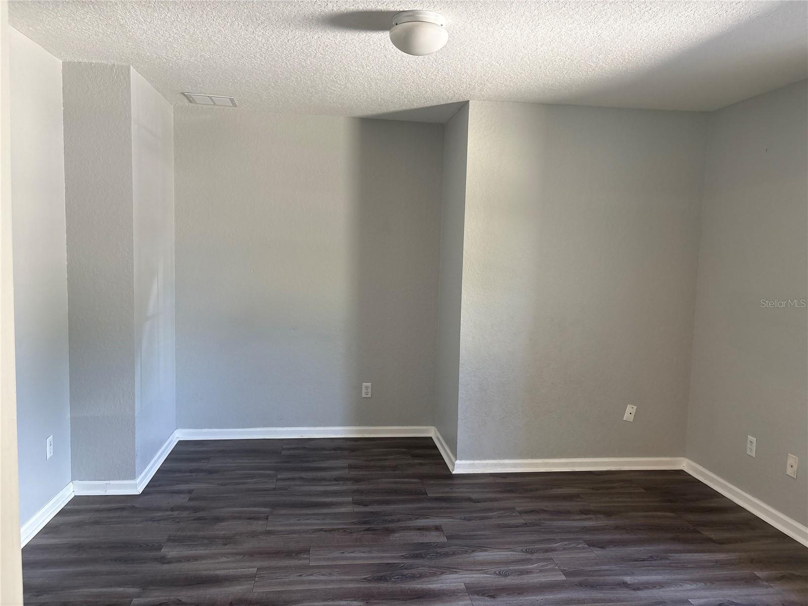 Image 13 of 19 For 2253 Meadow Oak Circle