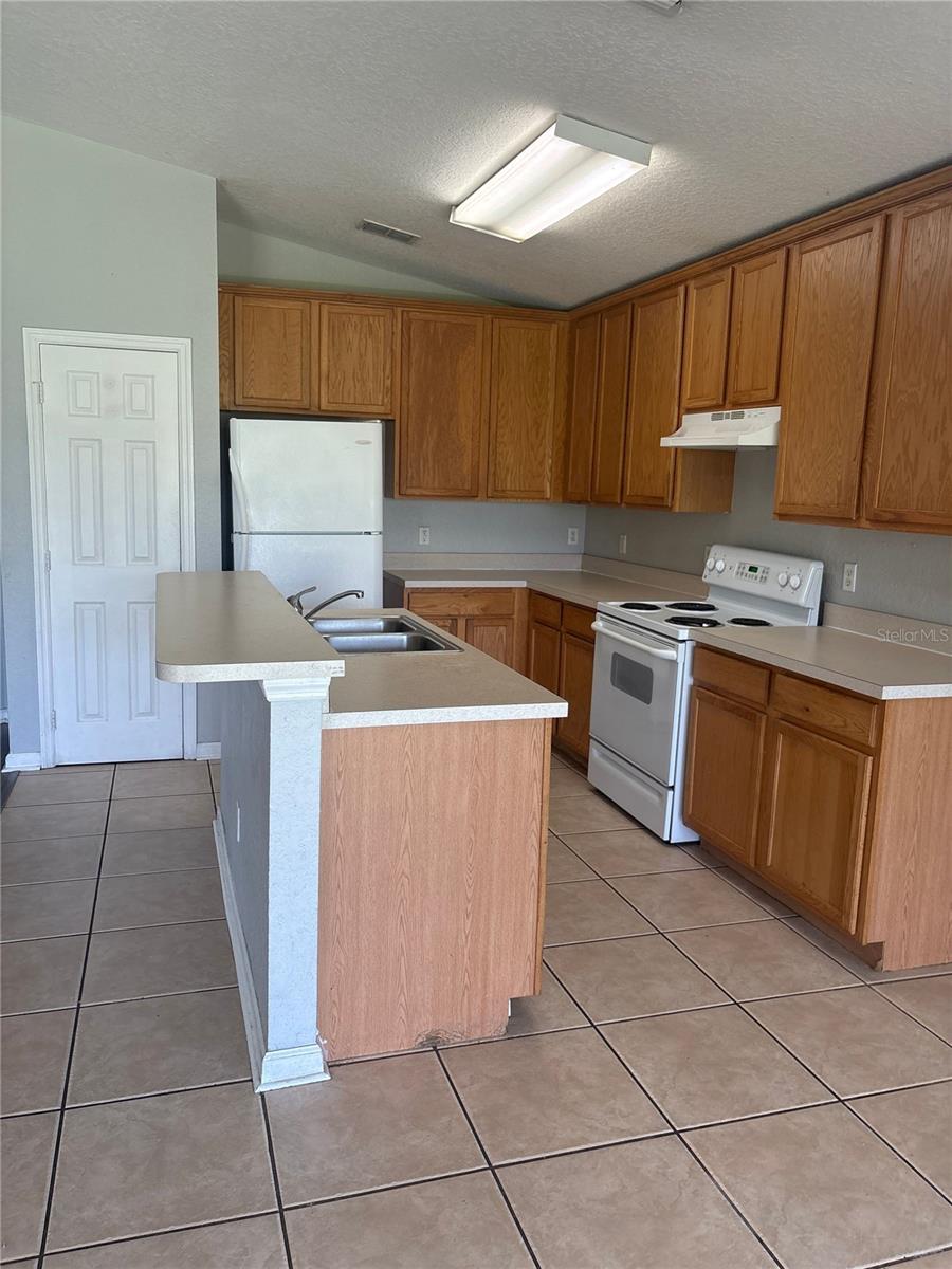Image 2 of 19 For 2253 Meadow Oak Circle