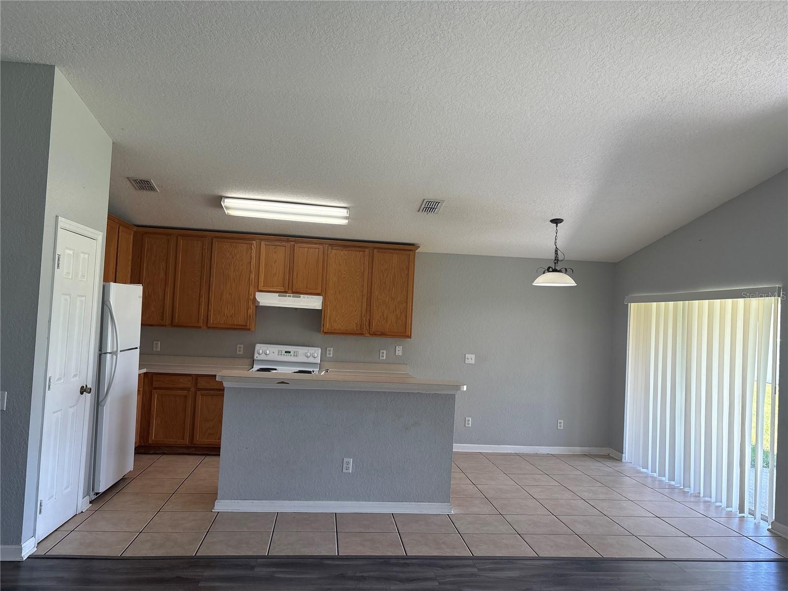 Image 3 of 19 For 2253 Meadow Oak Circle