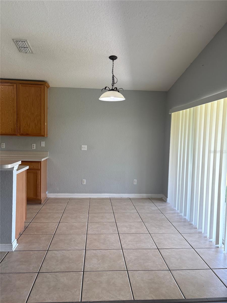 Image 4 of 19 For 2253 Meadow Oak Circle