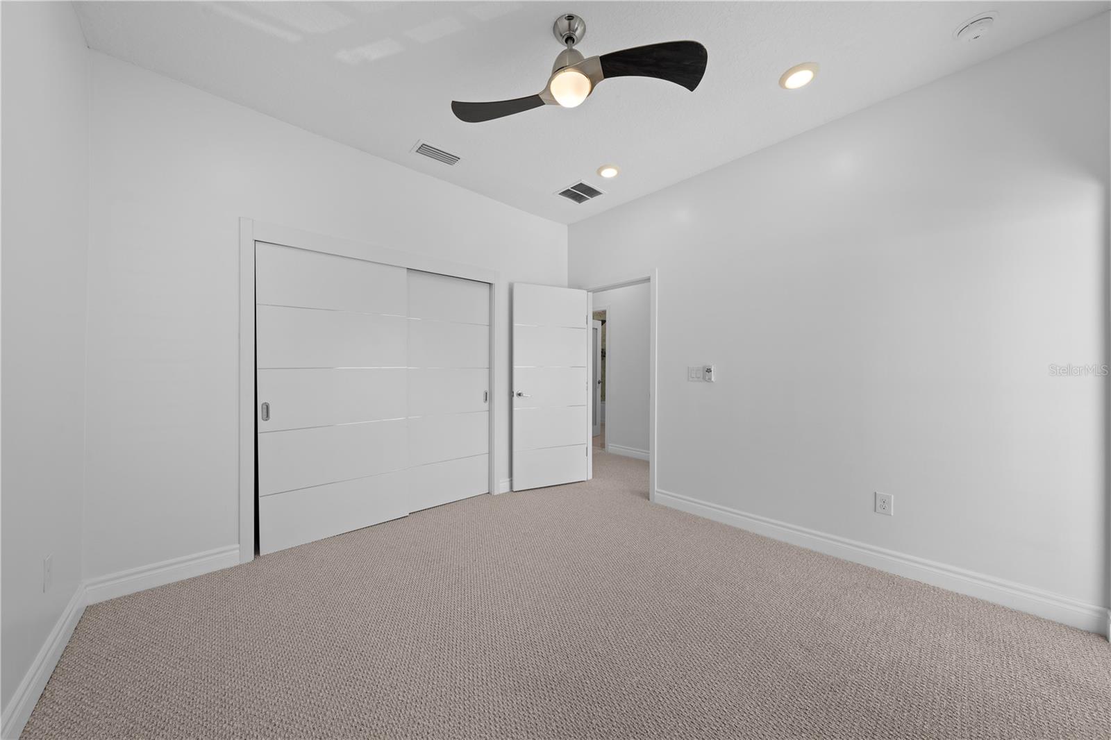 Image 32 of 86 For 1935 Greenbriar Terrace