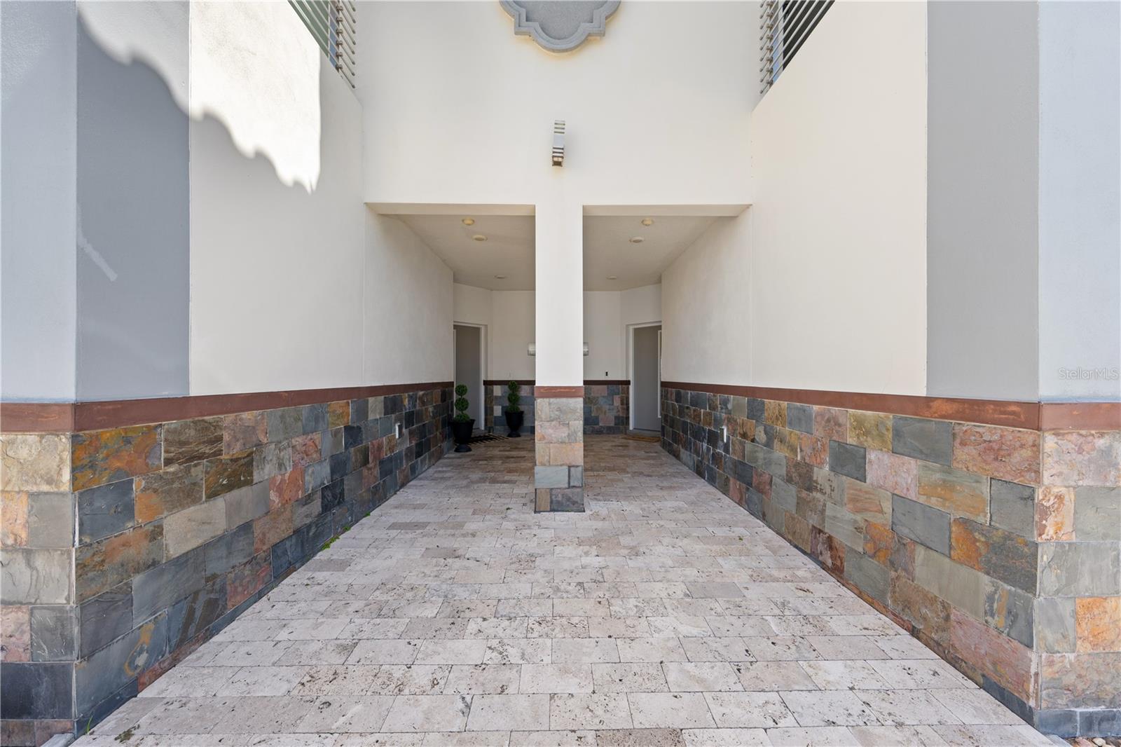 Image 4 of 86 For 1935 Greenbriar Terrace