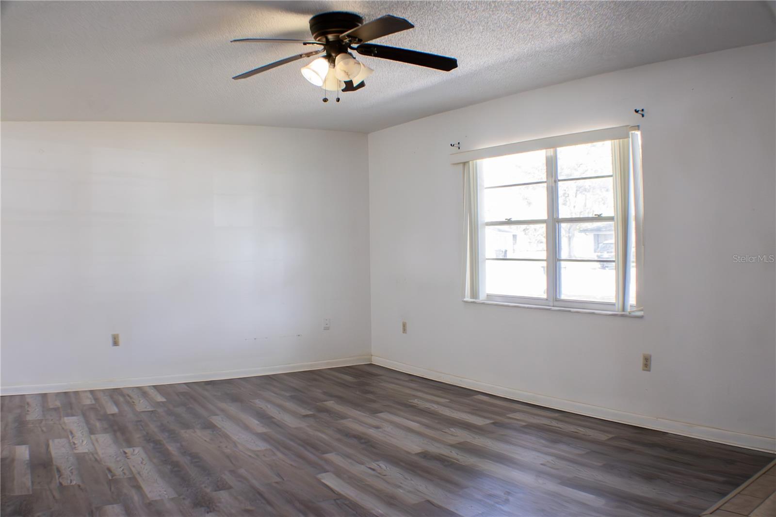 Image 14 of 24 For 424 Cart Court